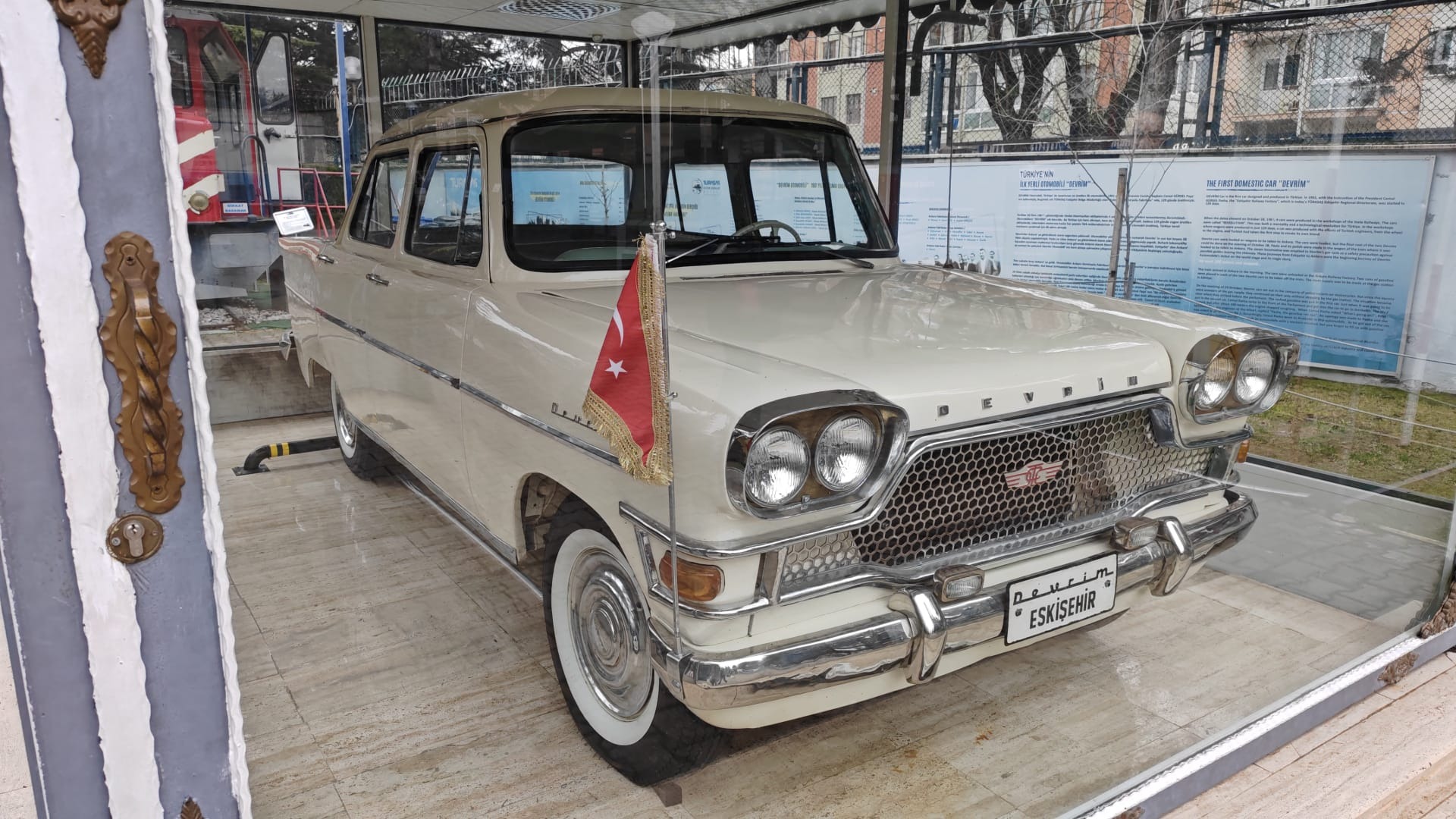 Devrim otomobili, Eskişehir'de kendi müzesinde sergileniyor.