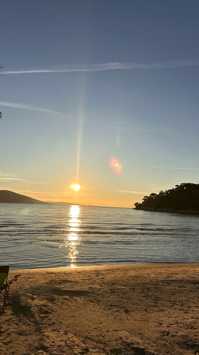Akyaka sahilinde gün batımı, Gökova Körfezi — Muğla